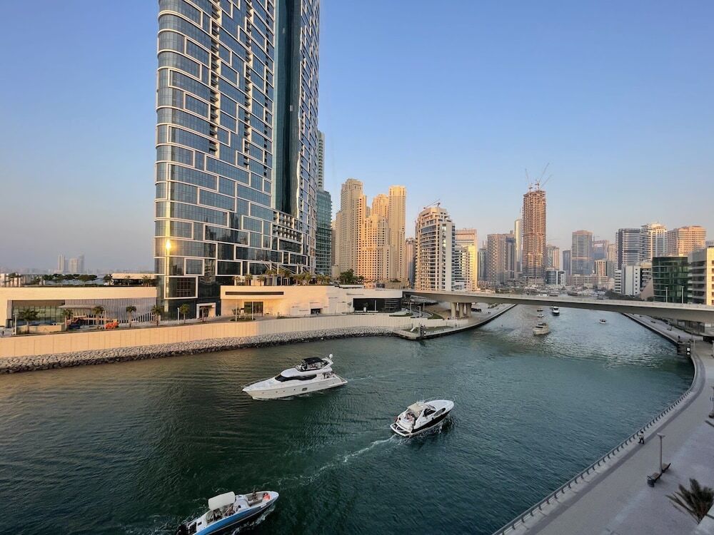 Дубай: Silkhaus Cozy Marina View Pool Gym Near JBR
