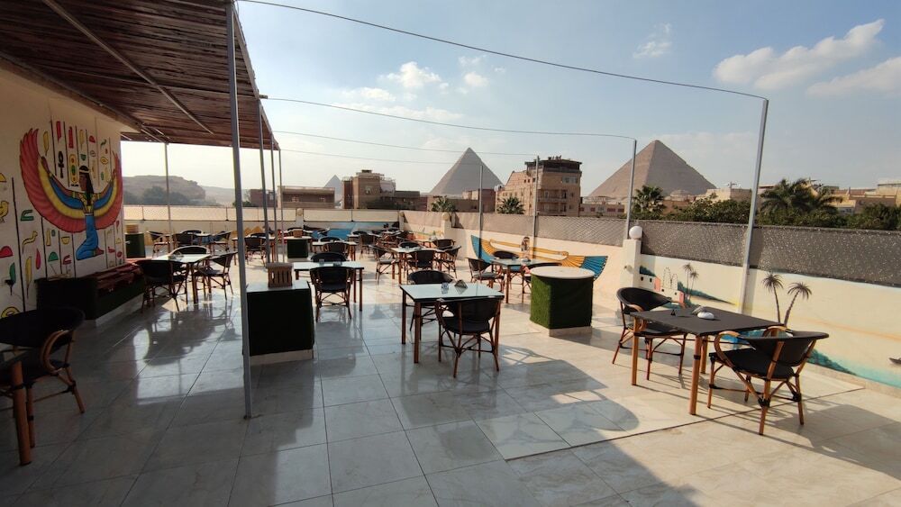Гиза: Nefertiti Pyramids View