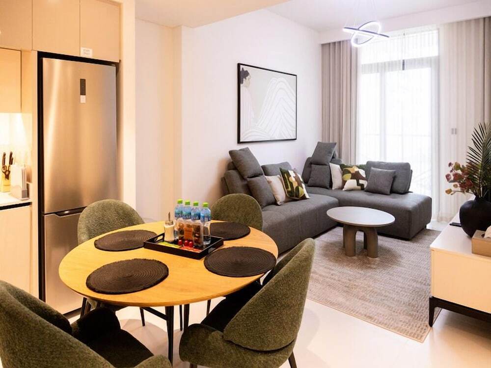Дубай: Tranquil 1BR Haven in the Heart of Vista