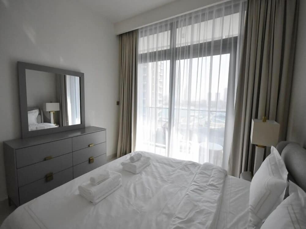 Дубай: Bliss 1BR Haven with Stunning Sea Views