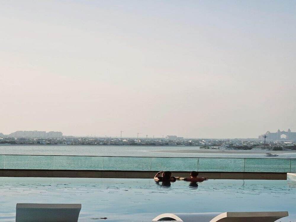 Дубай: Bliss 1BR Haven with Stunning Sea Views