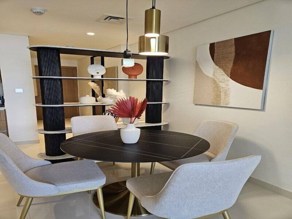 Дубай: Bliss 1BR Haven with Stunning Sea Views
