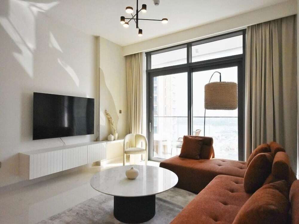 Дубай: Bliss 1BR Haven with Stunning Sea Views