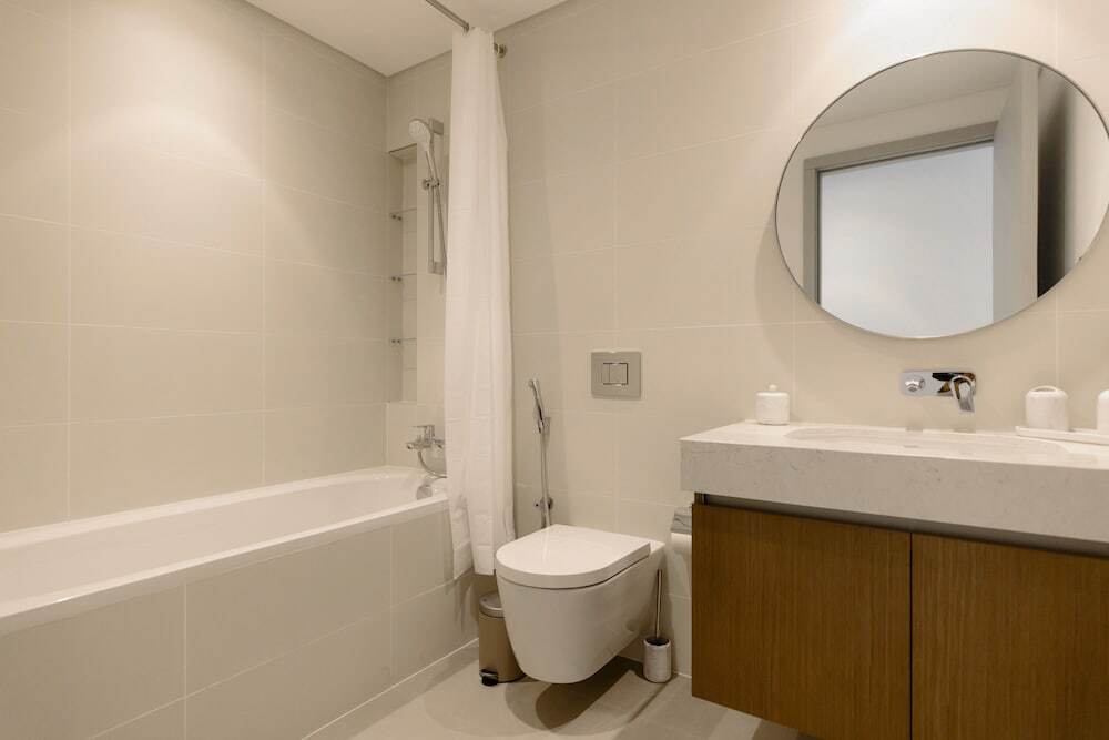 Дубай: Beachfront 2BD apartment with Palm View