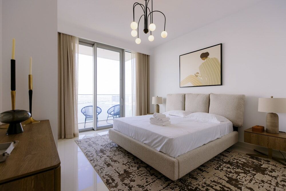 Дубай: Beachfront 2BD apartment with Palm View