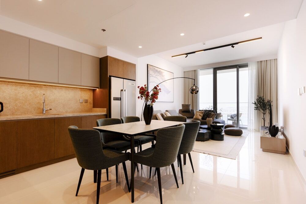 Дубай: Beachfront 2BD apartment with Palm View