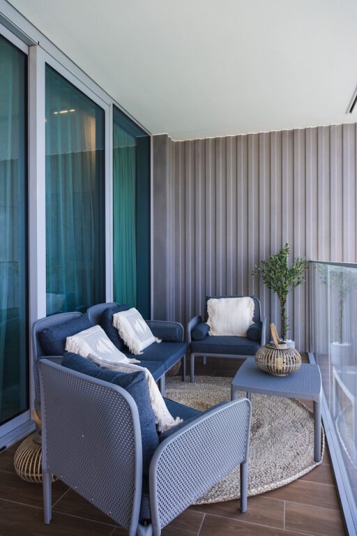 Дубай: 3BD Haven with Sweeping Water Views