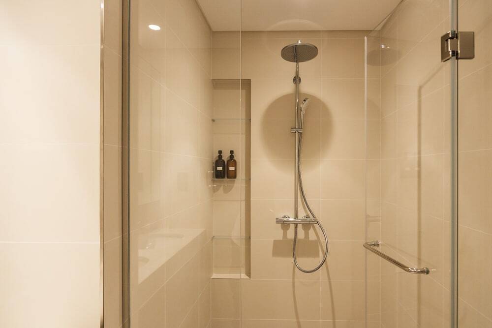 Дубай: 3BD Haven with Sweeping Water Views