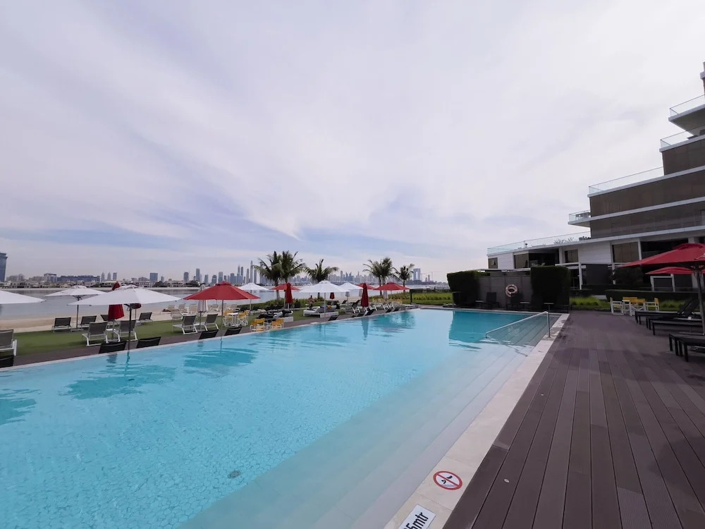 Дубай: Palm Perfection 3BR with Private Beach