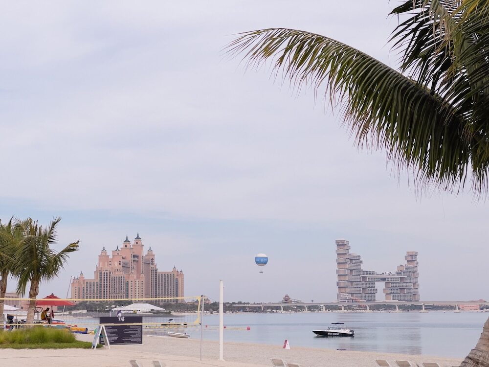 Дубай: Palm Perfection 3BR with Private Beach