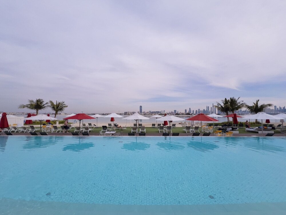 Дубай: Palm Perfection 3BR with Private Beach