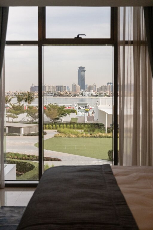 Дубай: Palm Perfection 3BR with Private Beach