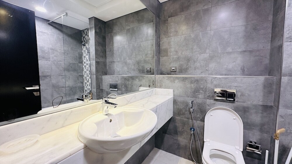 Дубай: Luxury Studio Apartment Palm View with Big Balcony Free Parking by Belvilla