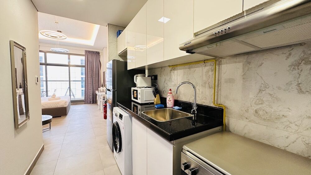 Дубай: Luxury Studio Apartment Palm View with Big Balcony Free Parking by Belvilla