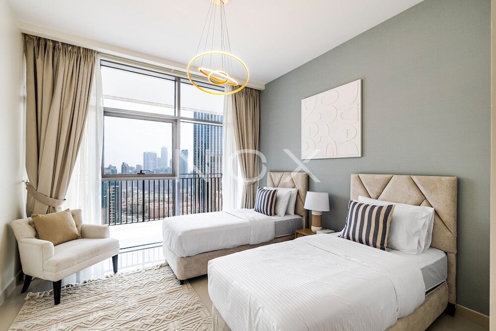 Дубай: Stunning 3BR BLVD Crescent