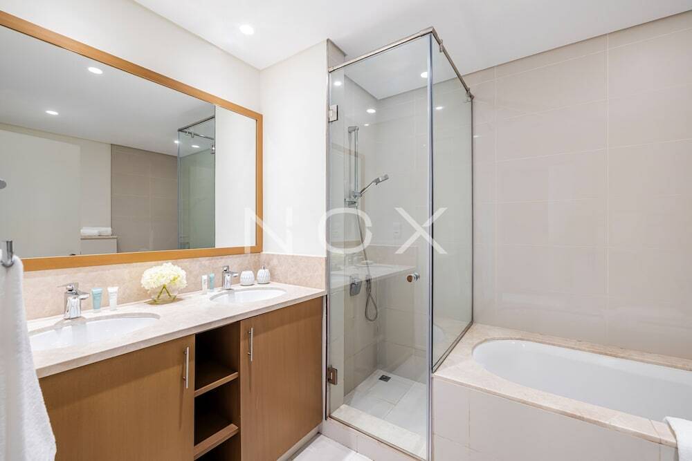 Дубай: Stunning 3BR BLVD Crescent