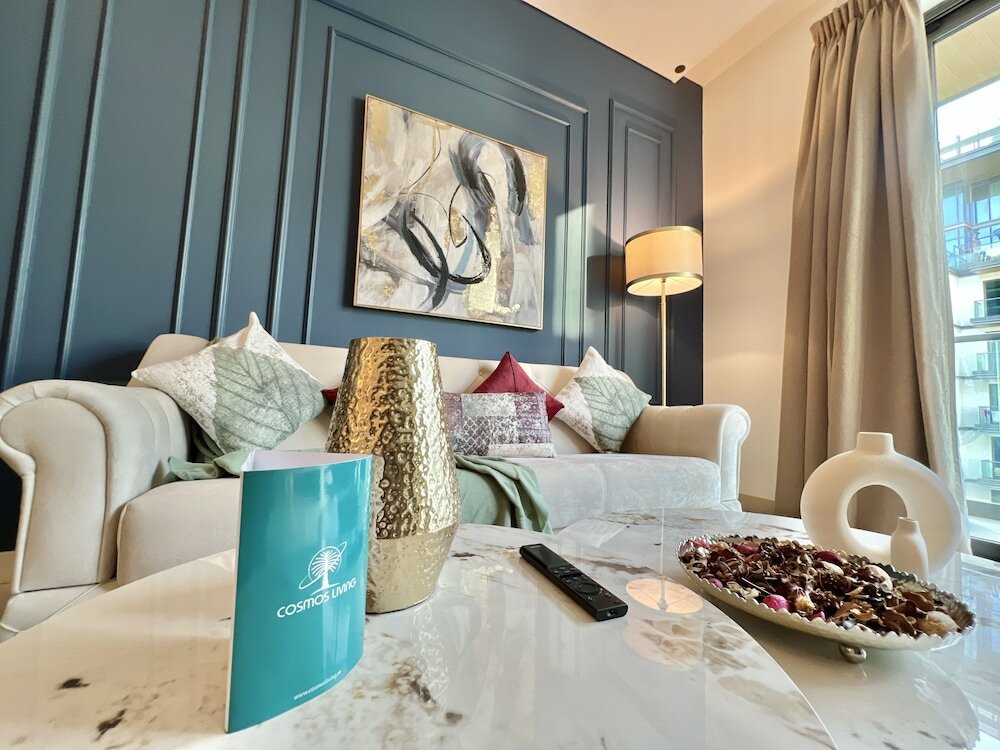 Дубай: Cosmos Living Luxurious Sobha Hartland