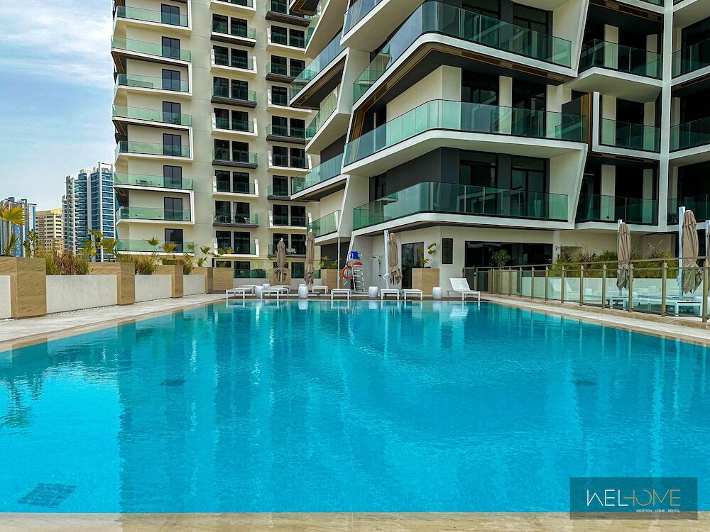 Дубай: WelHome - Dubai Delight: Luxe Living 1BR at Binghatti Luna