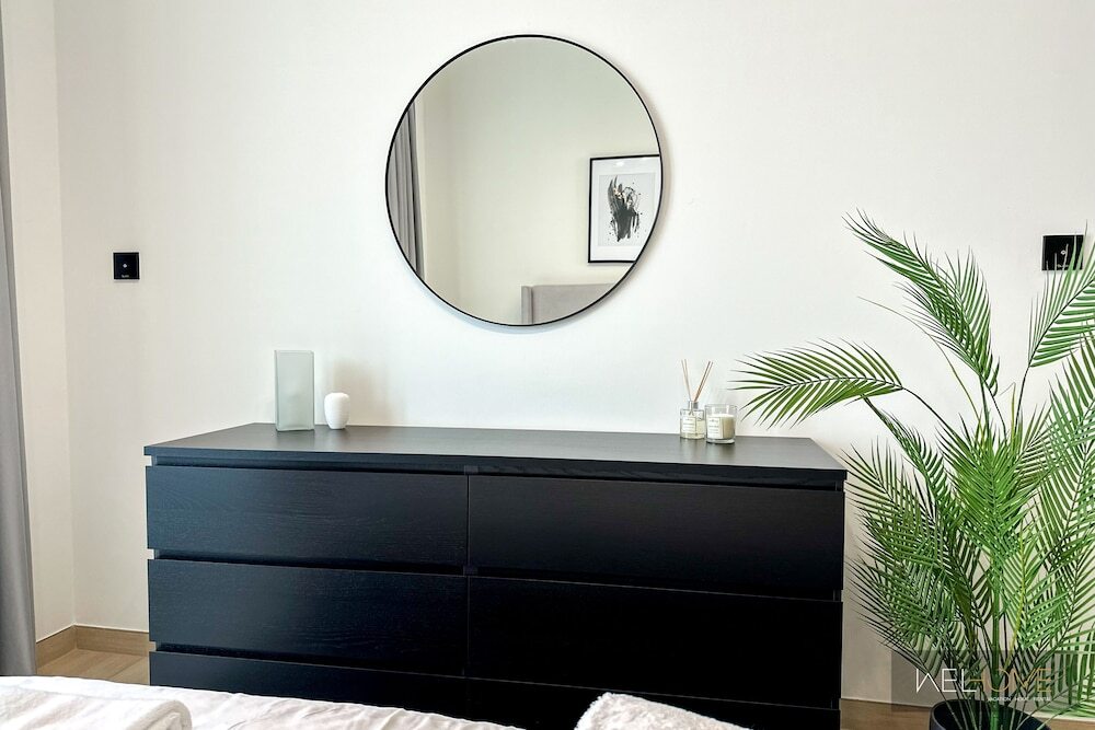 Дубай: WelHome - Dubai Delight: Luxe Living 1BR at Binghatti Luna