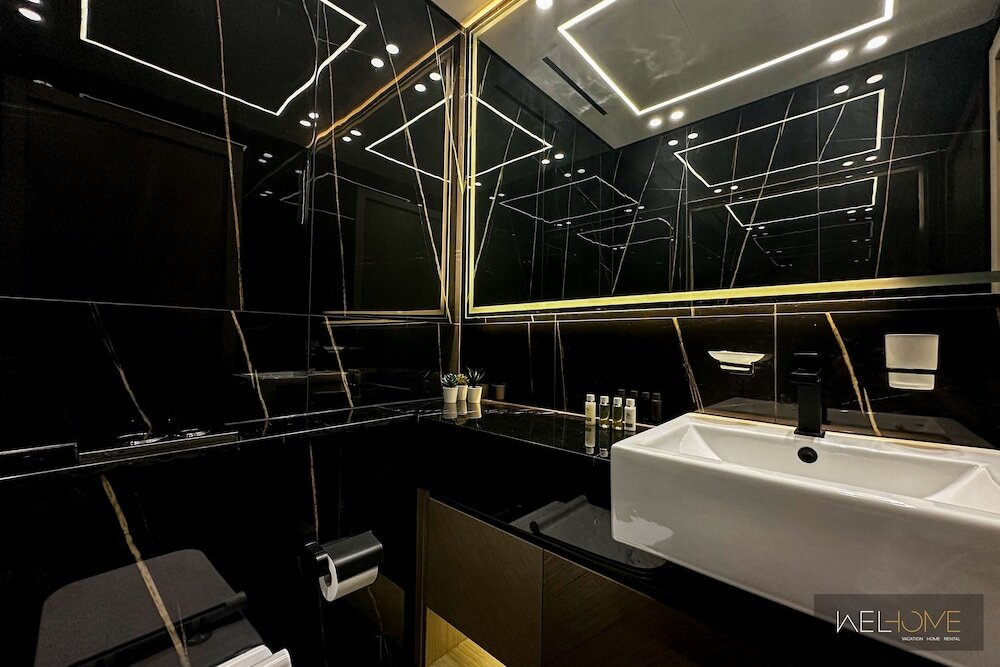 Дубай: WelHome - Dubai Delight: Luxe Living 1BR at Binghatti Luna