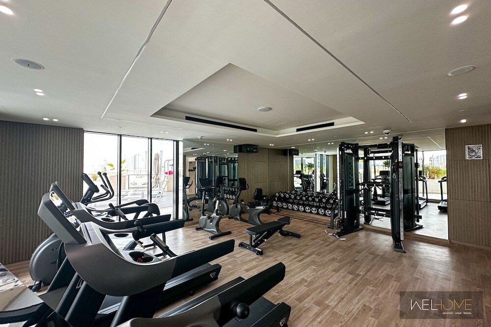 Дубай: WelHome - Dubai Delight: Luxe Living 1BR at Binghatti Luna