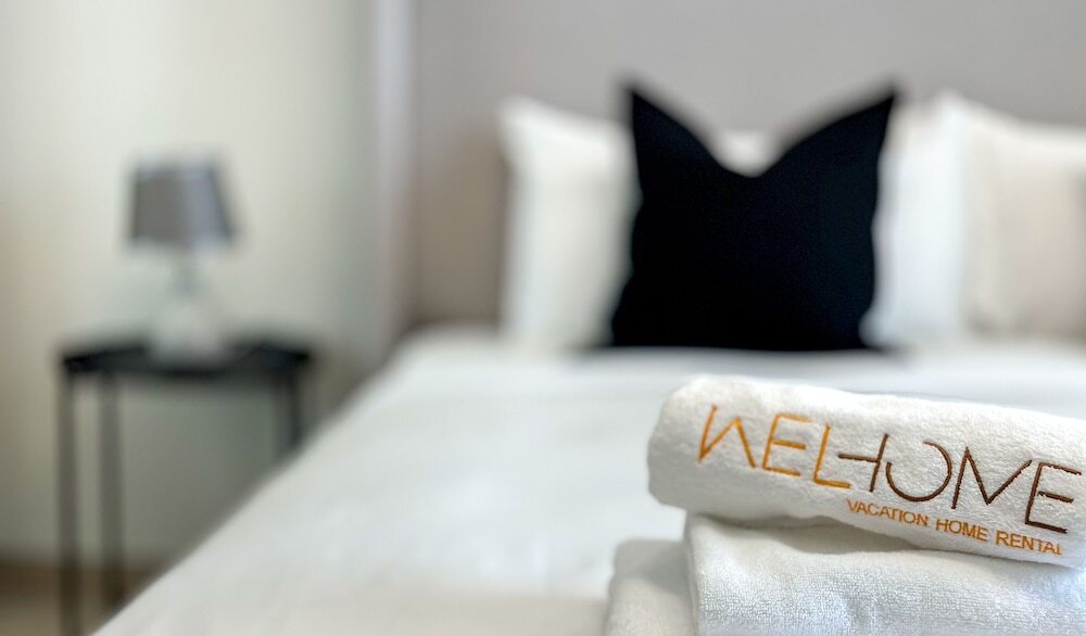 Дубай: WelHome - Dubai Delight: Luxe Living 1BR at Binghatti Luna
