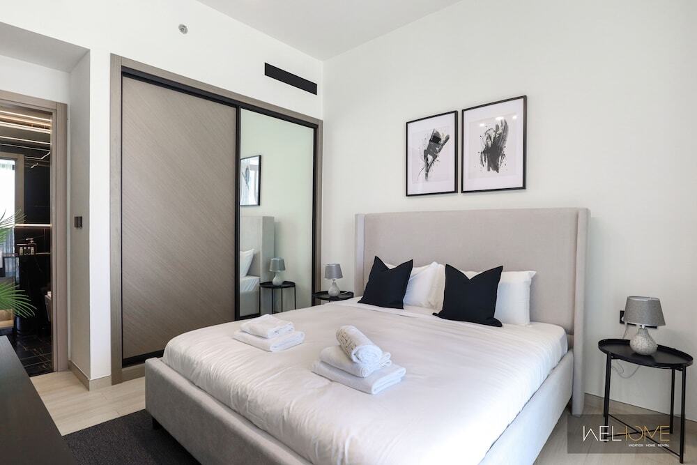 Дубай: WelHome - Dubai Delight: Luxe Living 1BR at Binghatti Luna