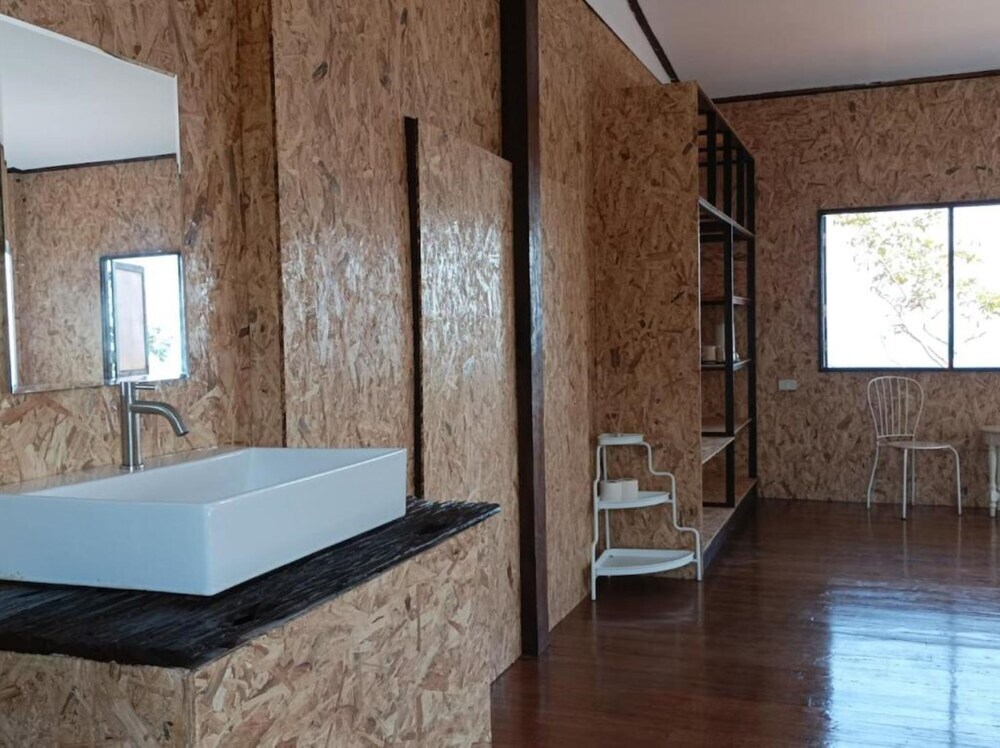 Бангламунг: Parinya Hill Homestay & Cafe Koh Larn