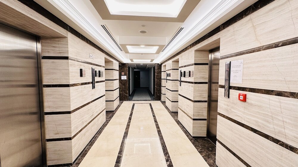 Дубай: Upscale Studio Apartment Business Bay with Balcony and Free Parking by BelVilla
