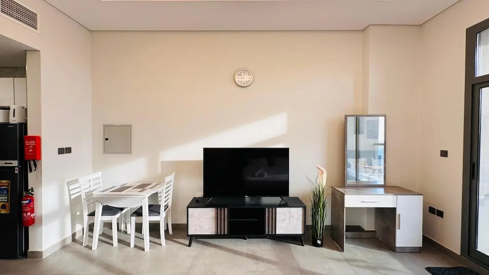 Дубай: Spacious Studio Apartment Palm View with Big Balcony Free Parking by Belvilla