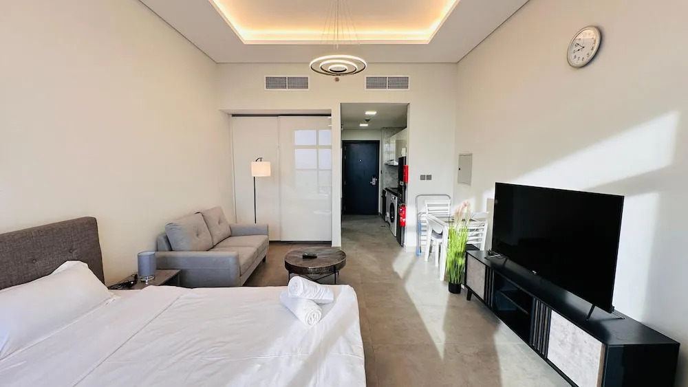 Дубай: Spacious Studio Apartment Palm View with Big Balcony Free Parking by Belvilla