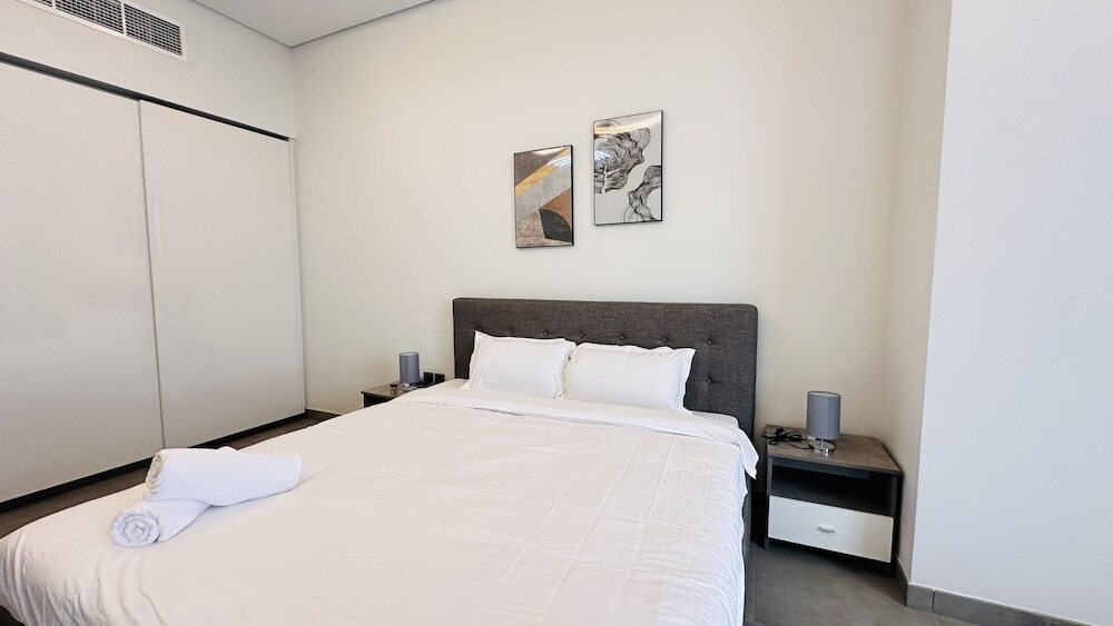 Дубай: Spacious Studio Apartment Palm View with Big Balcony Free Parking by Belvilla
