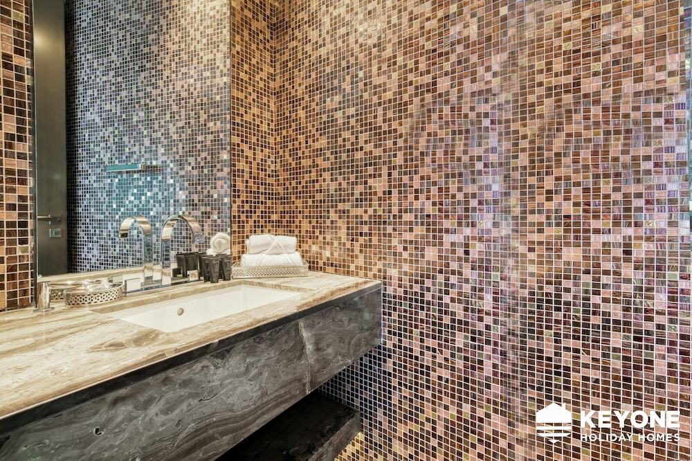 Дубай: KOHH - 3BR in DAMAC Heights