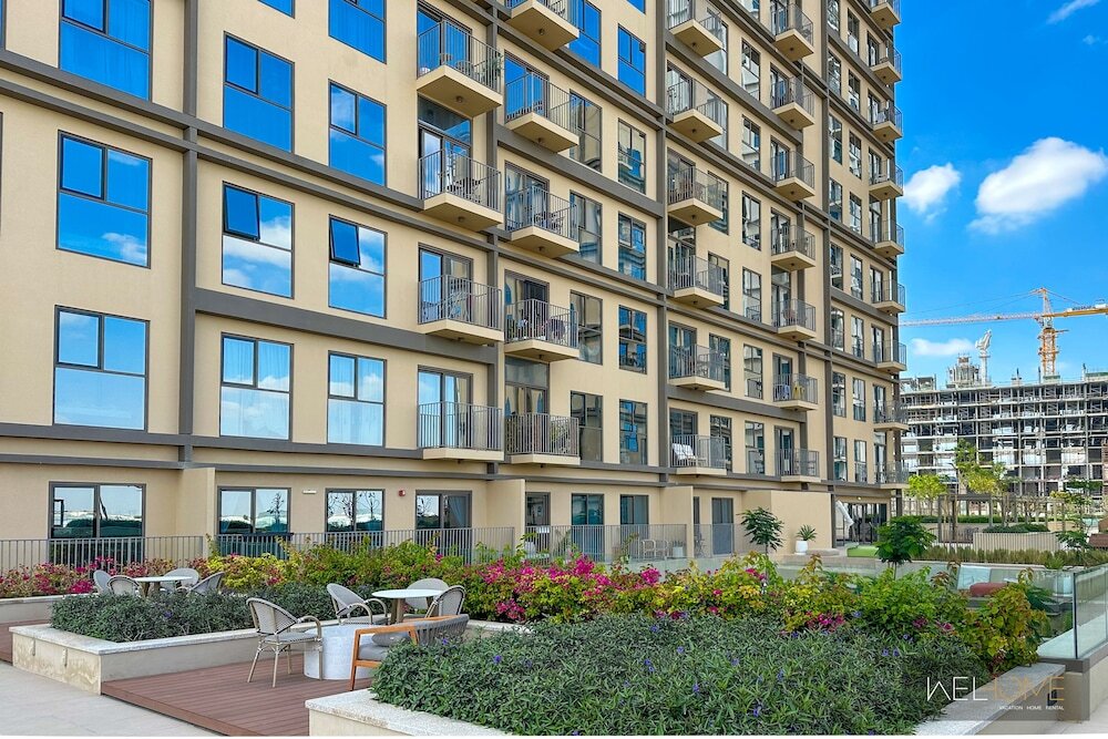 Дубай: WelHome - Contemporary 1BR at Dubai Hills Estate