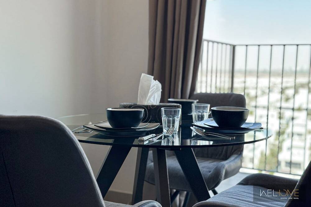 Дубай: WelHome - Contemporary 1BR at Dubai Hills Estate