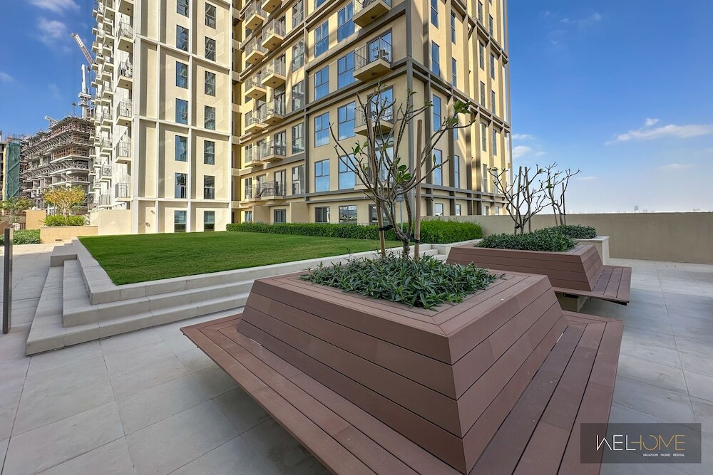 Дубай: WelHome - Contemporary 1BR at Dubai Hills Estate