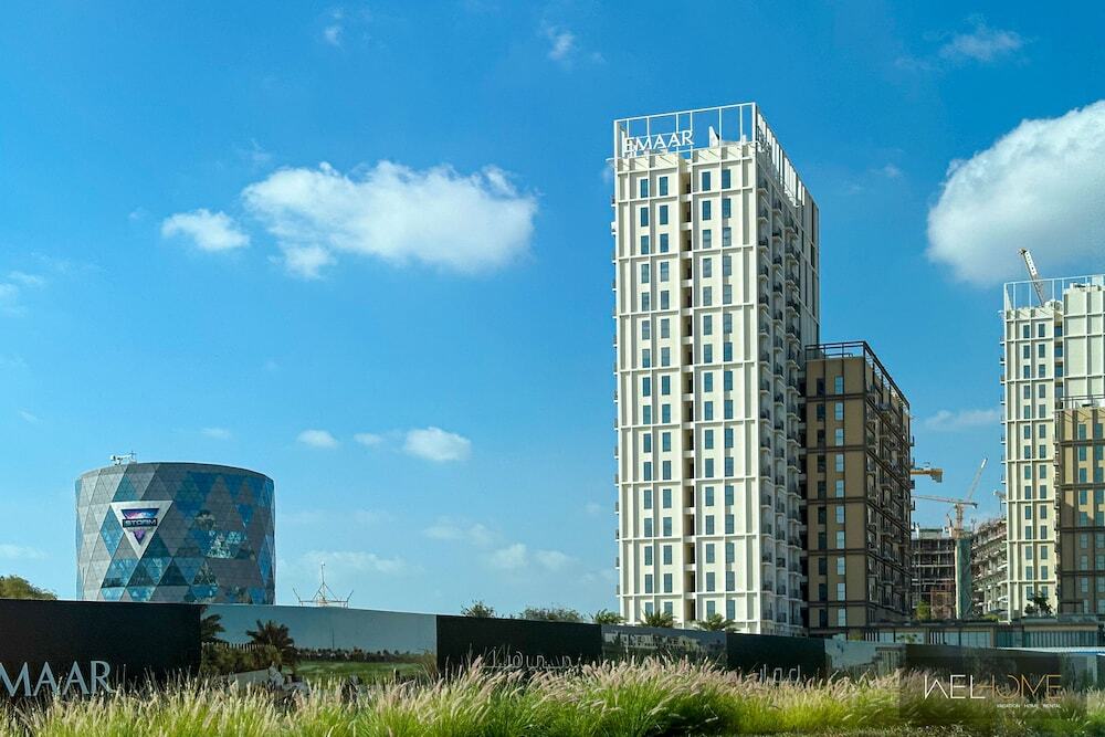Дубай: WelHome - Contemporary 1BR at Dubai Hills Estate