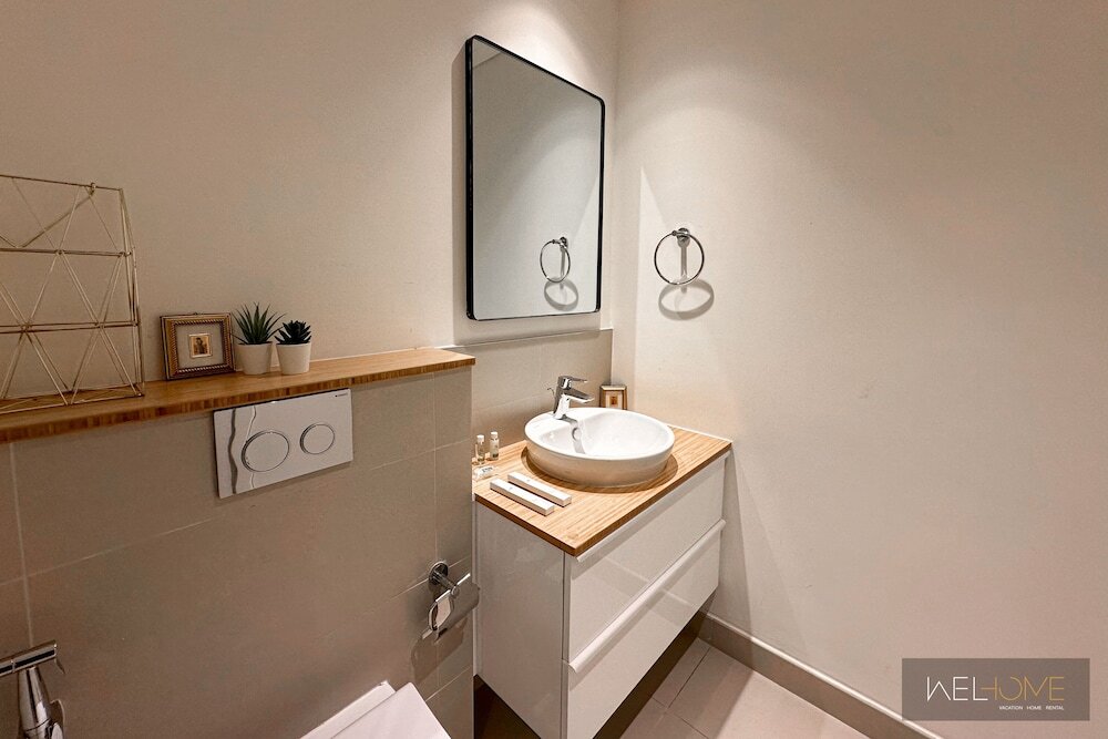 Дубай: WelHome - Contemporary 1BR at Dubai Hills Estate