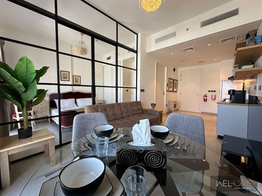 Дубай: WelHome - Contemporary 1BR at Dubai Hills Estate