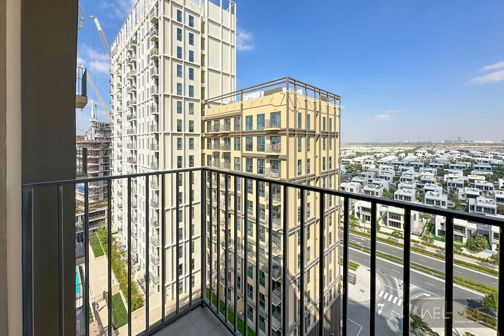 Дубай: WelHome - Contemporary 1BR at Dubai Hills Estate