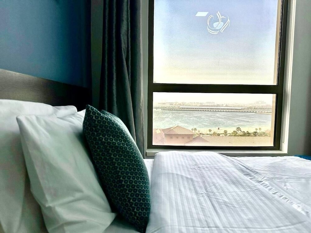 Дубай: 3BR Luxury Apartment Sea View