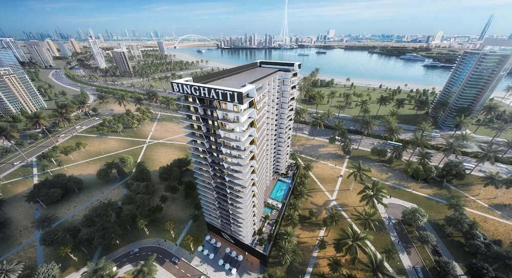 Дубай: Luxury 3BR Designer Retreat with Parking
