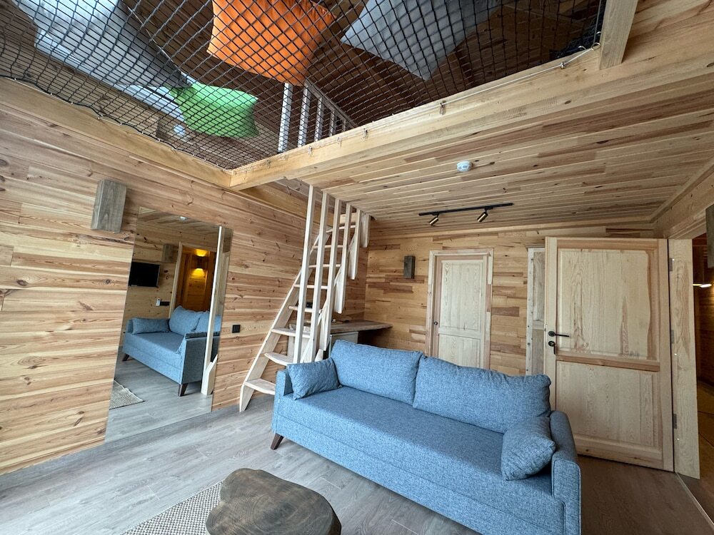 Чамлыхемшин: Suvand House