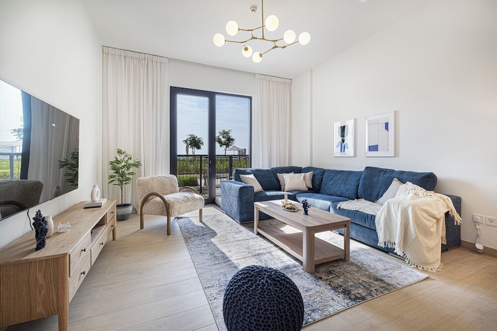Дубай: Quiet Place 1BR La Rive 2 Jumeirah