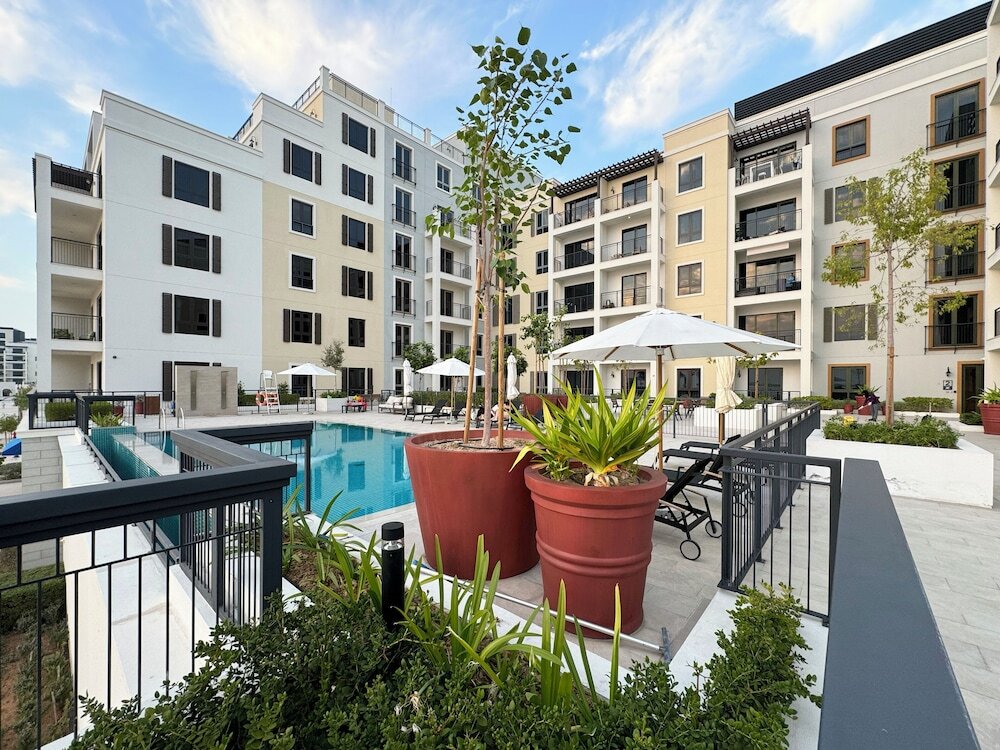 Дубай: Quiet Place 1BR La Rive 2 Jumeirah