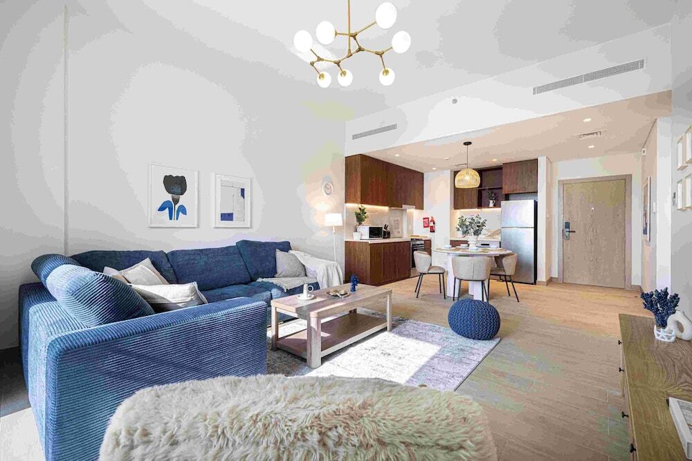 Дубай: Quiet Place 1BR La Rive 2 Jumeirah