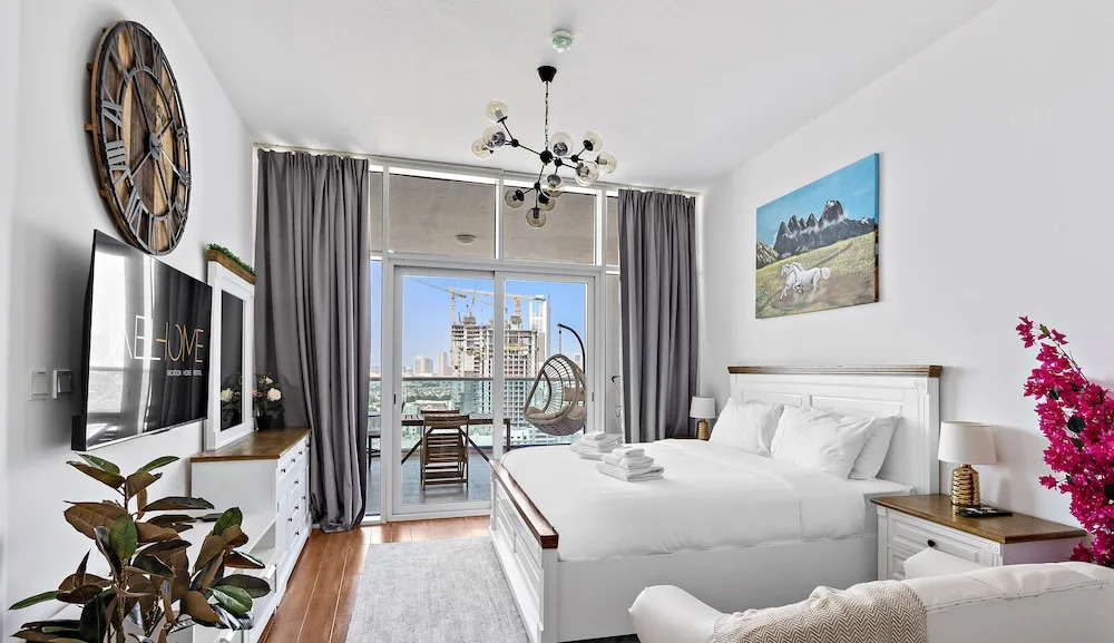 Дубай: WelHome - Relaxing and Fancy Studio Apt with City View