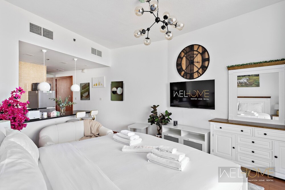 Дубай: WelHome - Relaxing and Fancy Studio Apt with City View