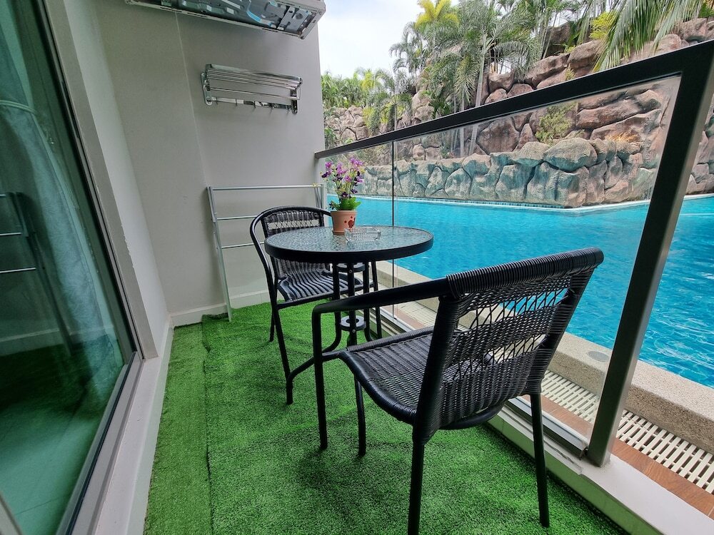 Паттайя: Pool Access View Laguna Beach Resort 3 Condo