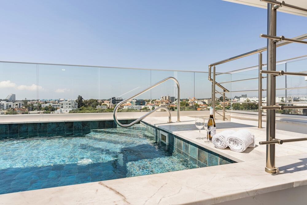 Лимассол: YAMAS Urban Living Pool Penthouse Marvel